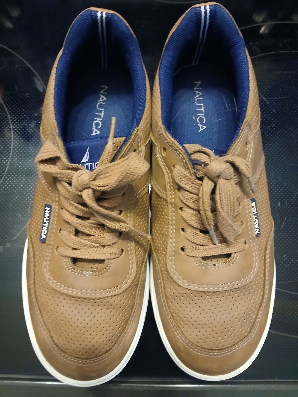 Nautica Boy's Brown Casual Sneaker           Size 4 Youth.        FF#366